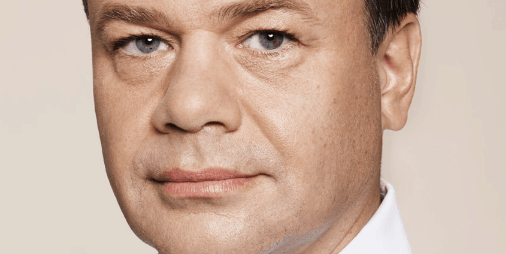 Wallen verwijderen man voor